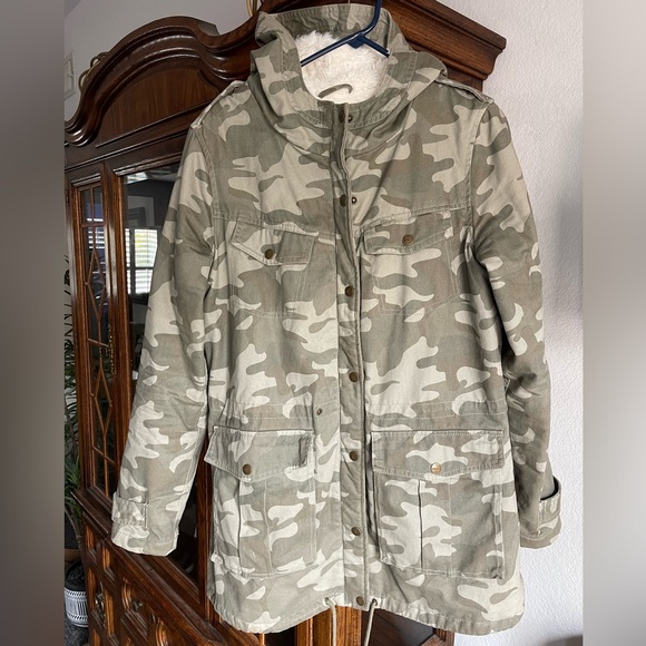 BNCI Camo Faux Fur Lined Hooded Coat Sz M - Picture 1 of 8